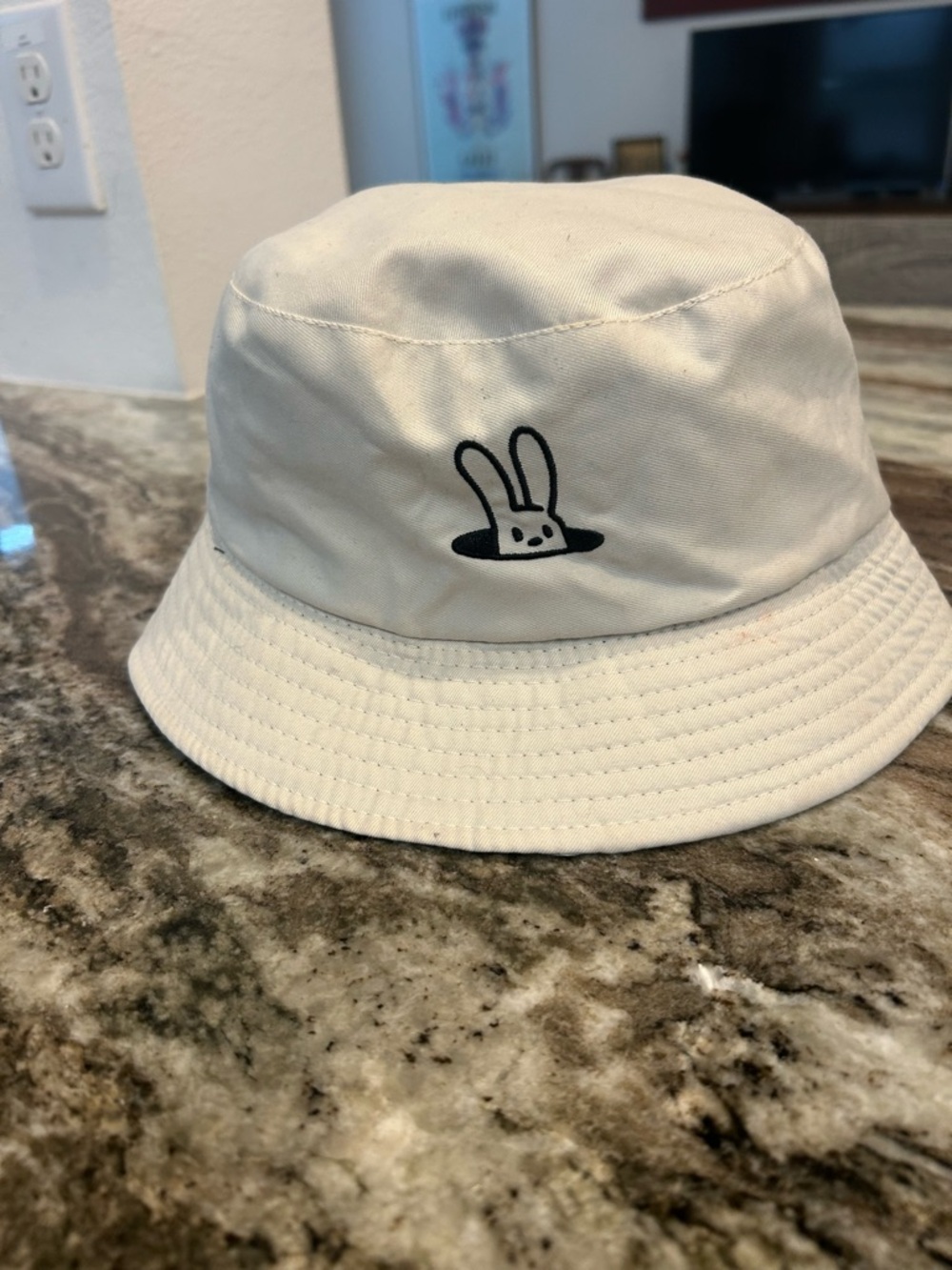 Cream Bucket Hat with Embroidered Peekaboo Bunny unbranded GUC